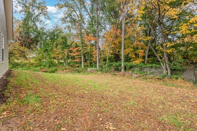 Building Photo - $500 OFF Special - 4Bd/ 2Bath Ranch Style home mins from Downtown Burlington