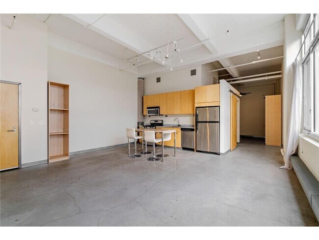 Building Photo - 700 N Washington Ave