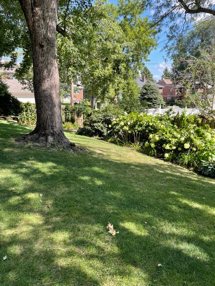 Building Photo - 3821 Davenport St