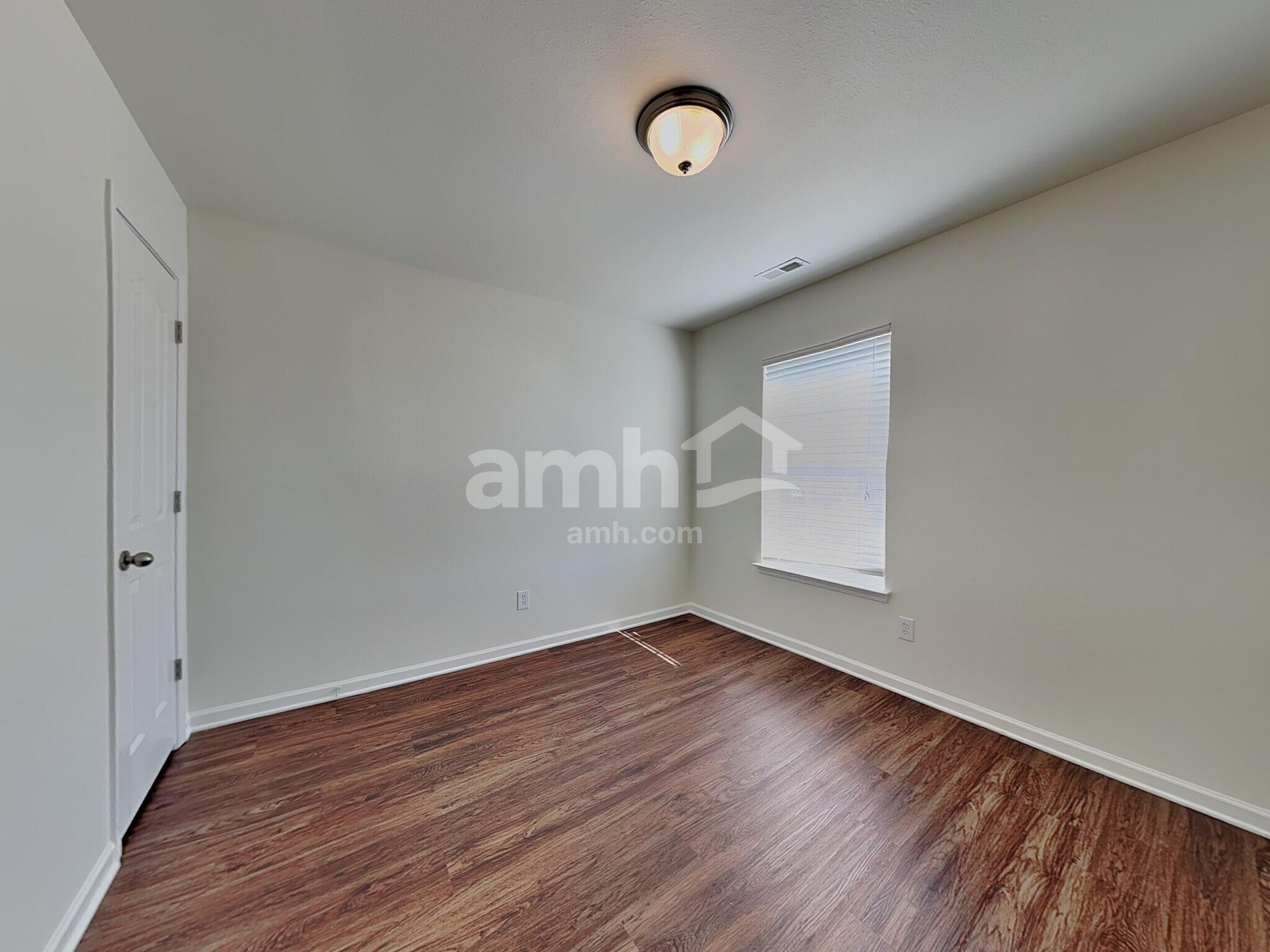 Building Photo - 2524 Ingleside Dr