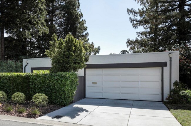 Primary Photo - 2439 Sharon Oaks Dr