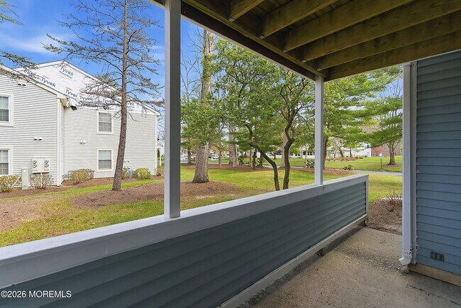 Building Photo - 327 Sequoia Ct