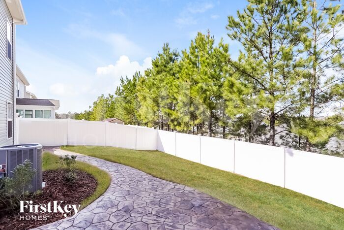 Building Photo - 6825 Shane Dr