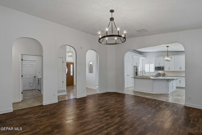 Building Photo - 232 Ave Mirador