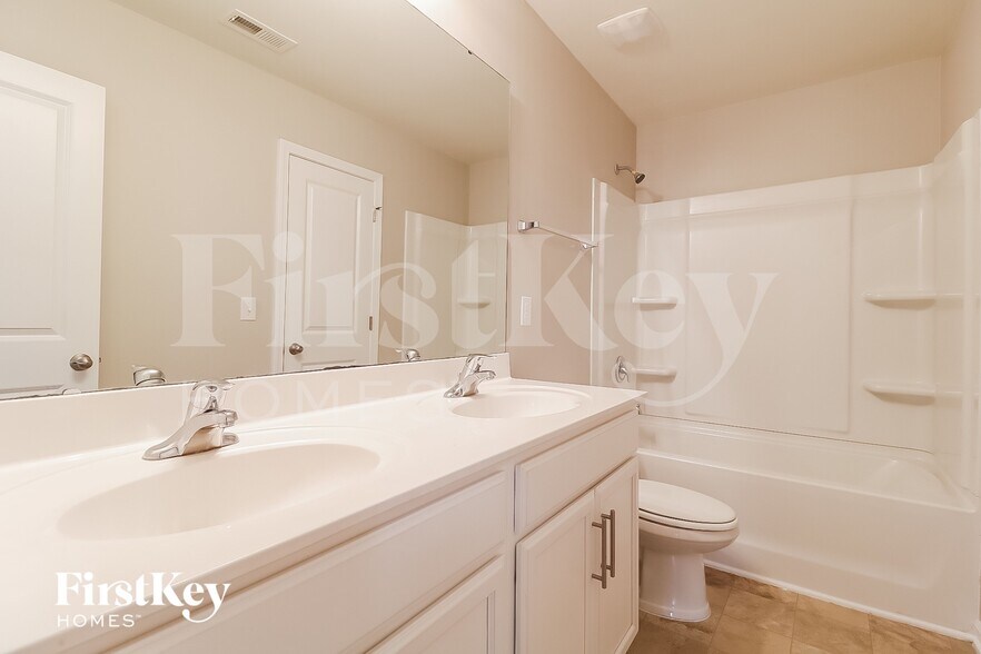 Building Photo - 43 S Great White Way