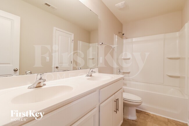 Building Photo - 43 S Great White Way