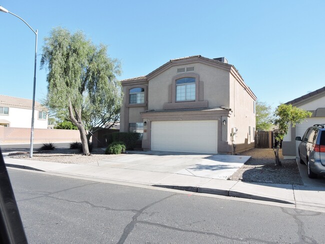 Building Photo - 4 BEDROOM 2 1/2 BATHROOM WITH OFFICE AND LOFT
