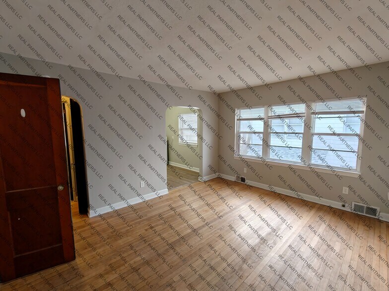 Building Photo - 417 W 14th St