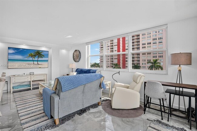 Building Photo - 3113 S Ocean Dr
