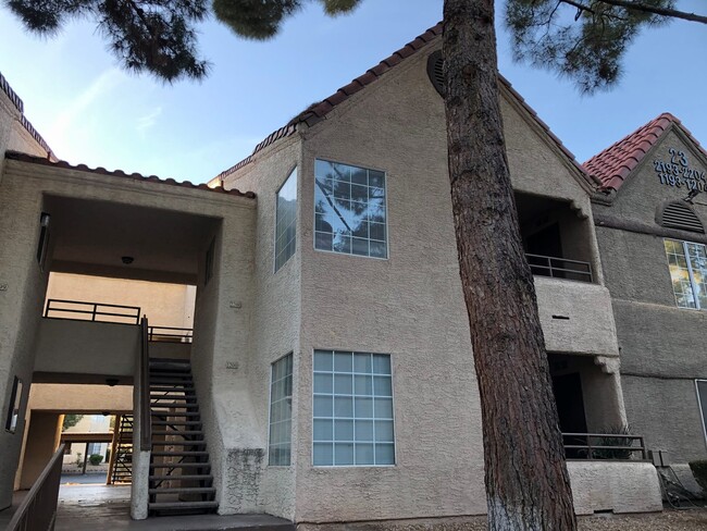 Primary Photo - MOVE IN READY! 3 BEDROOM, 2 BATH CONDO IN ...