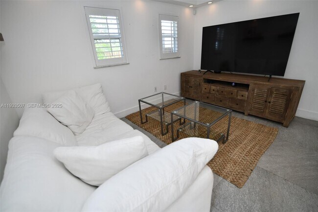 Building Photo - 2918 Bird Ave