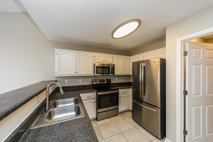 Building Photo - 9939 Greenalder Cove N