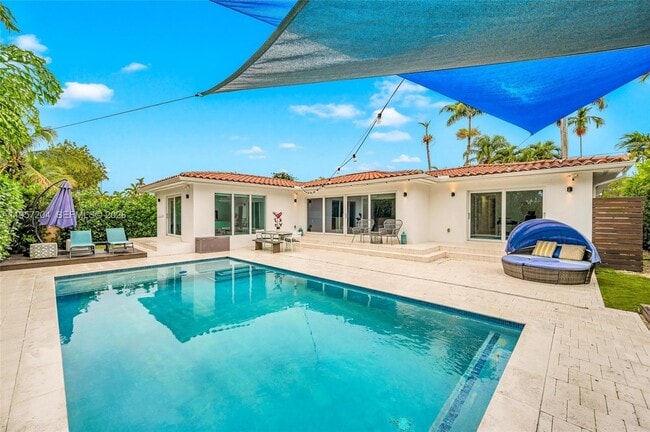 Building Photo - 1080 NE 104th St