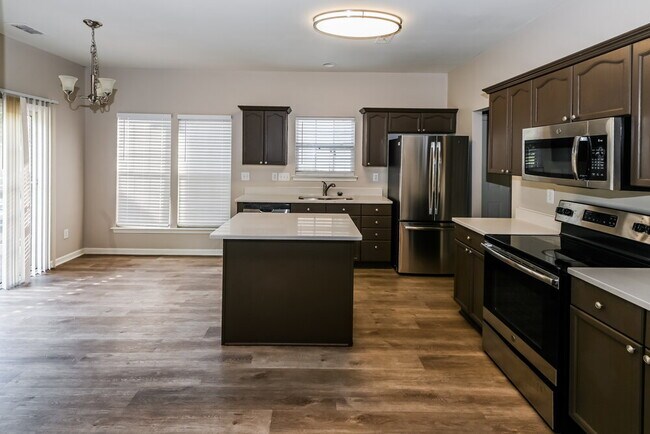 Building Photo - 9740 Faires Farm Rd