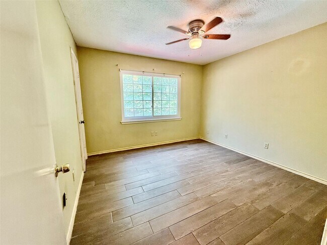 Building Photo - 6714 Brittany Park Ln