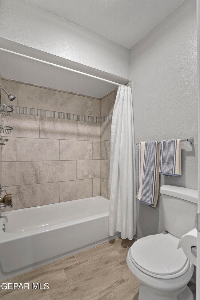 Building Photo - 6201 Escondido Dr