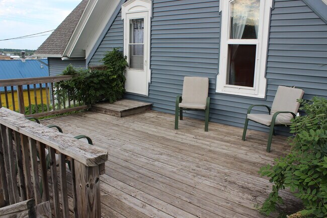 Building Photo - 521 Milwaukee St