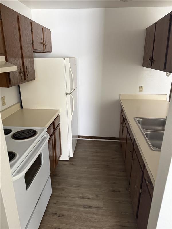 Building Photo - Pinecrest Manor