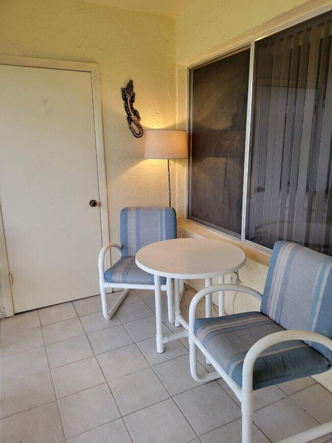 Building Photo - 320 Knotty Pine Cir