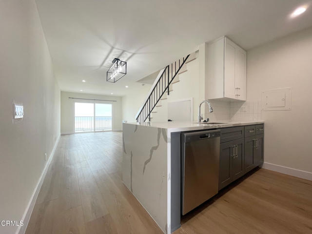 Building Photo - 208 E Surfside Dr