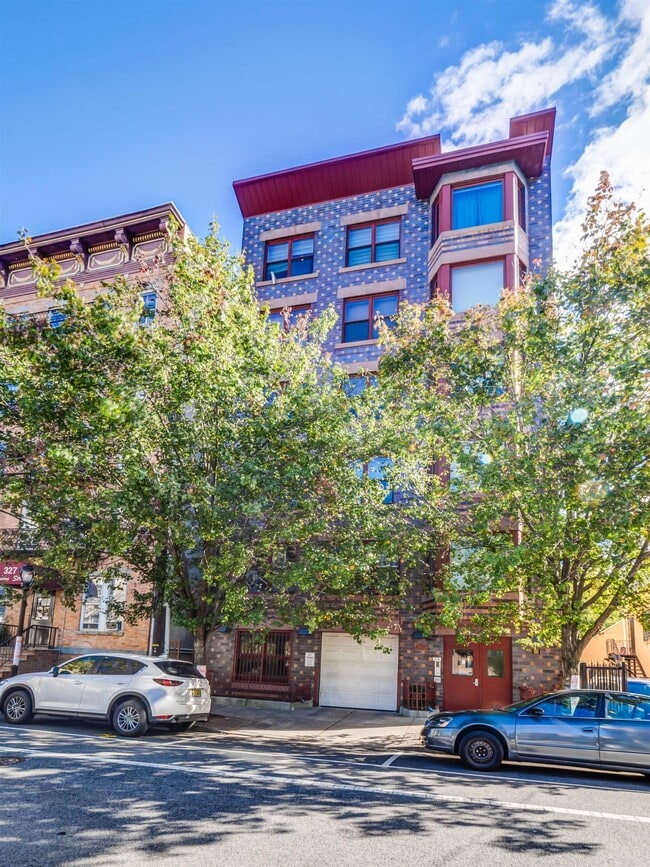 Building Photo - 323 Jackson St