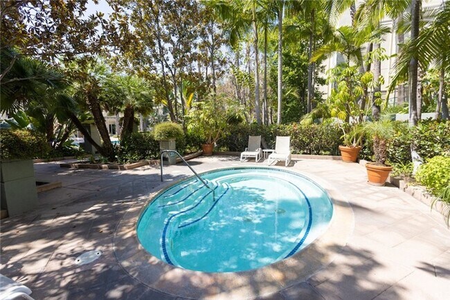 Building Photo - Penthouse Condominium in a Prime Irvine Lo...