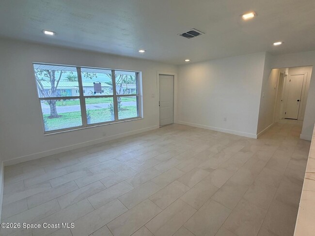 Building Photo - 205 Melaleuca Dr
