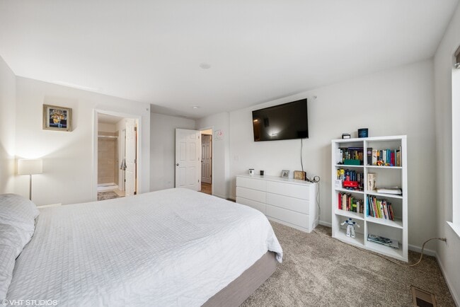 Building Photo - 3s623 Everton Dr