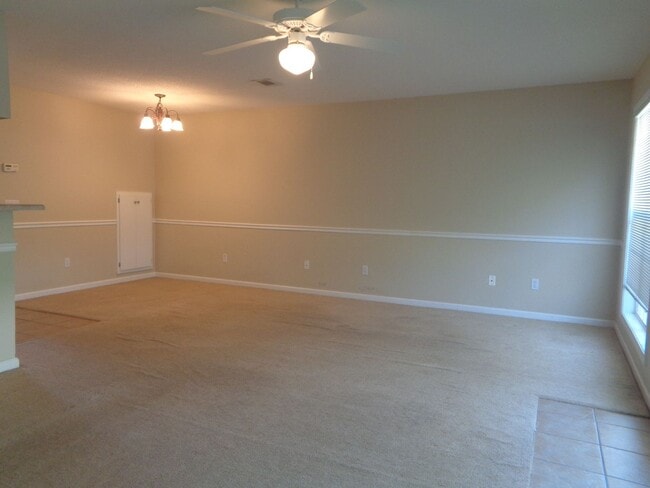 Building Photo - Wakefield Subdivision!!  END UNIT