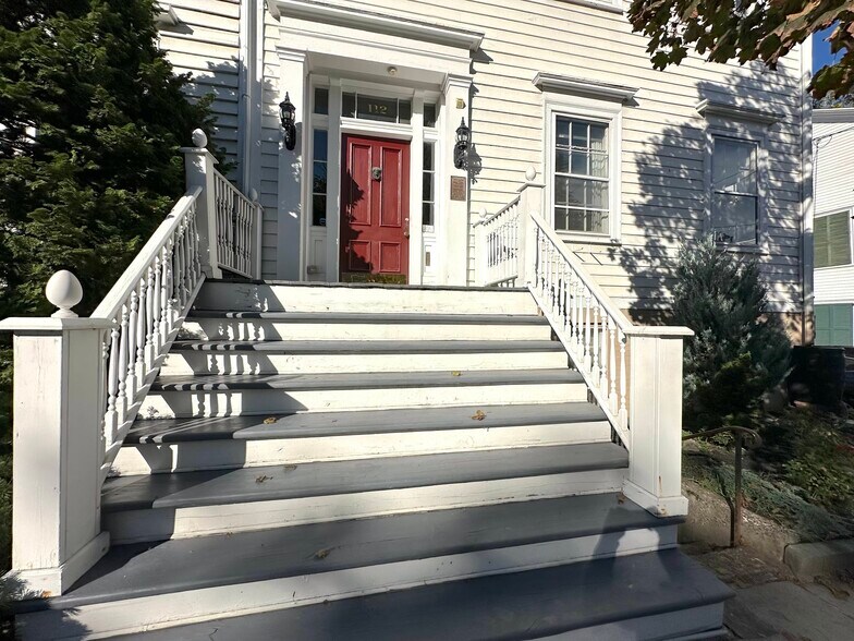 Building Photo - 112 1st St