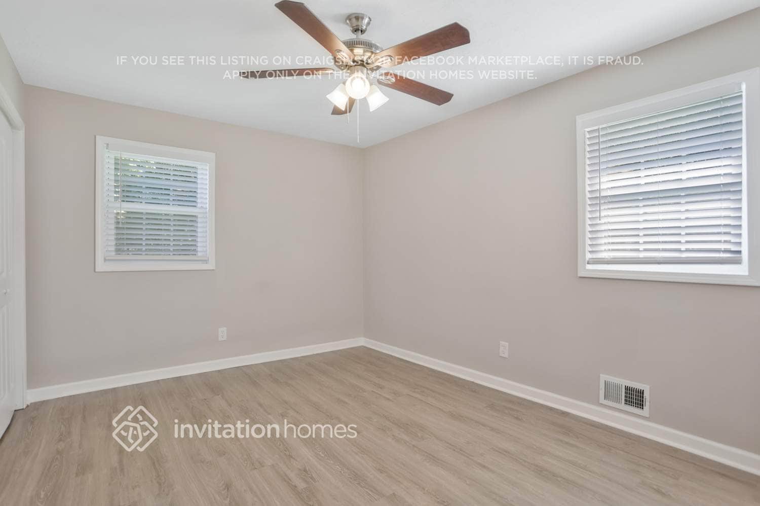 Building Photo - 3899 Summit Dr