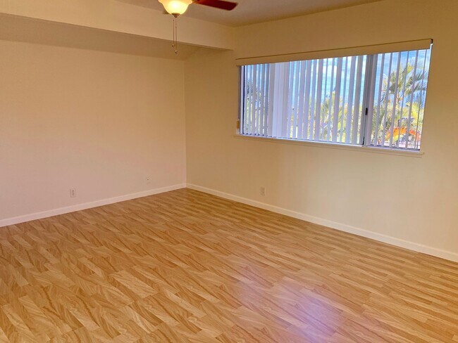 Building Photo - Beautiful SFH 4 bedroom, 2.5 bath, garage with large yard