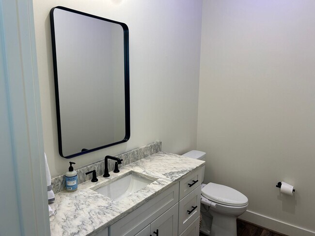 Building Photo - 165 Morrow Ave