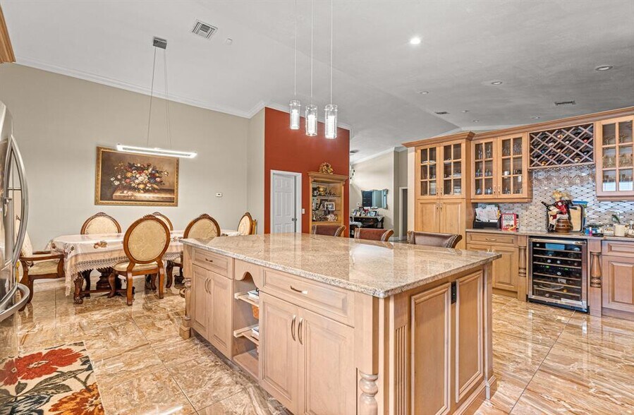 Building Photo - 6585 NW 46th St