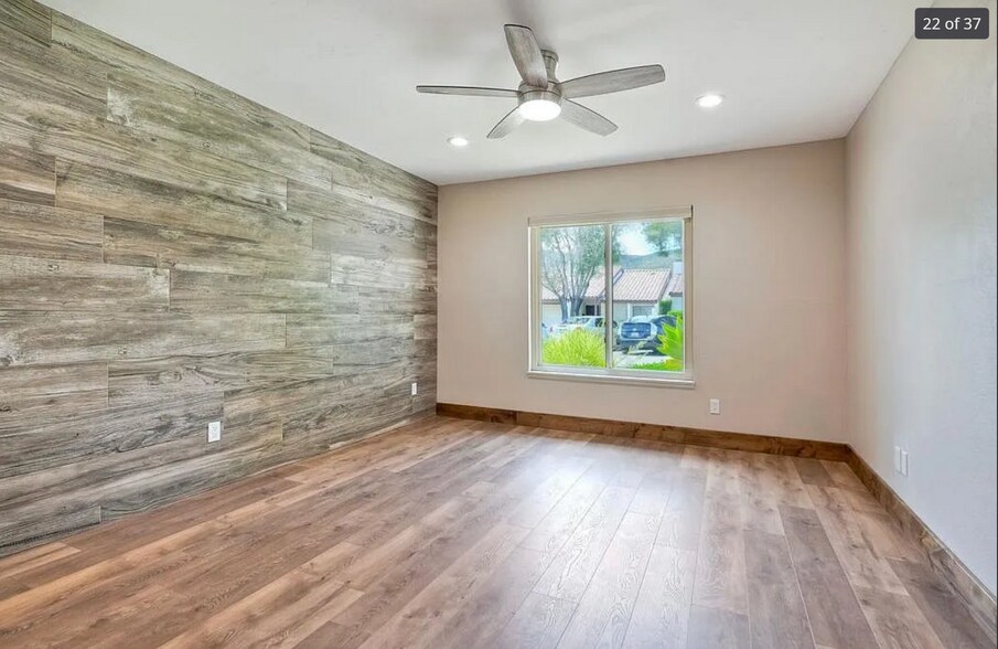 Bedroom 1 with walk in closet and full bath - 14787 Caminito Orense Oeste