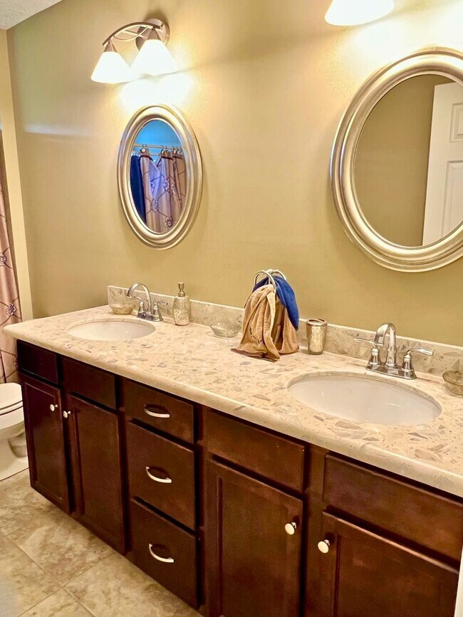 Building Photo - 3-Bedroom, 2-Bath Home with Pool Access an...