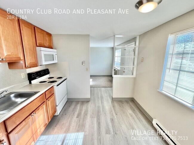 Building Photo - 605 Country Club Rd