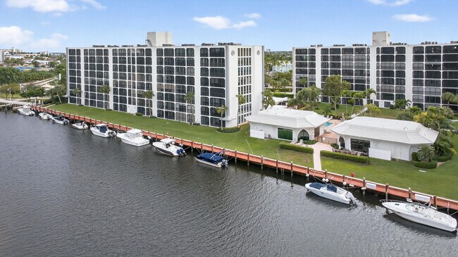 Building Photo - 1631 Riverview Rd