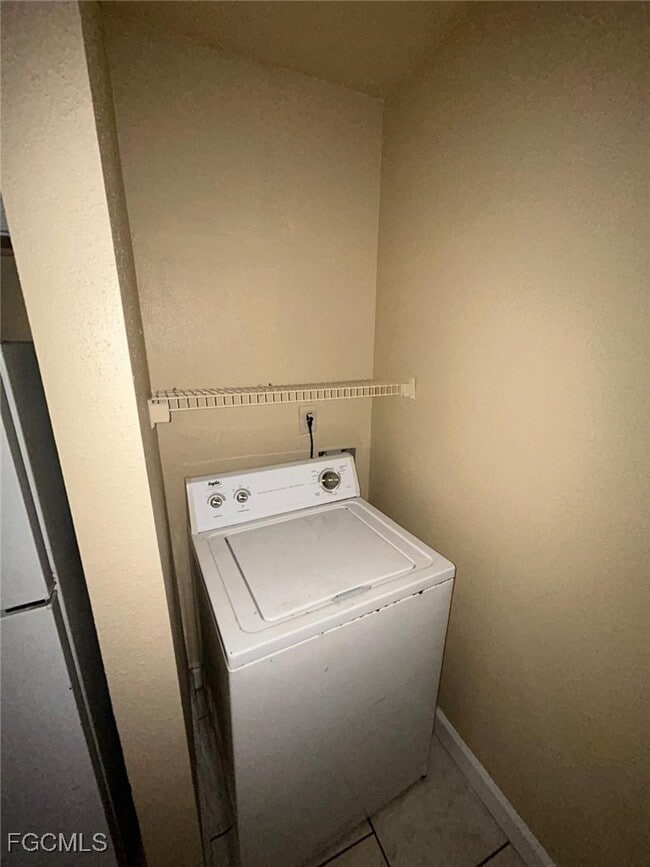 Building Photo - 2845 Winkler Ave