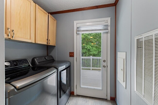 Building Photo - 1022 Dogwood Ln