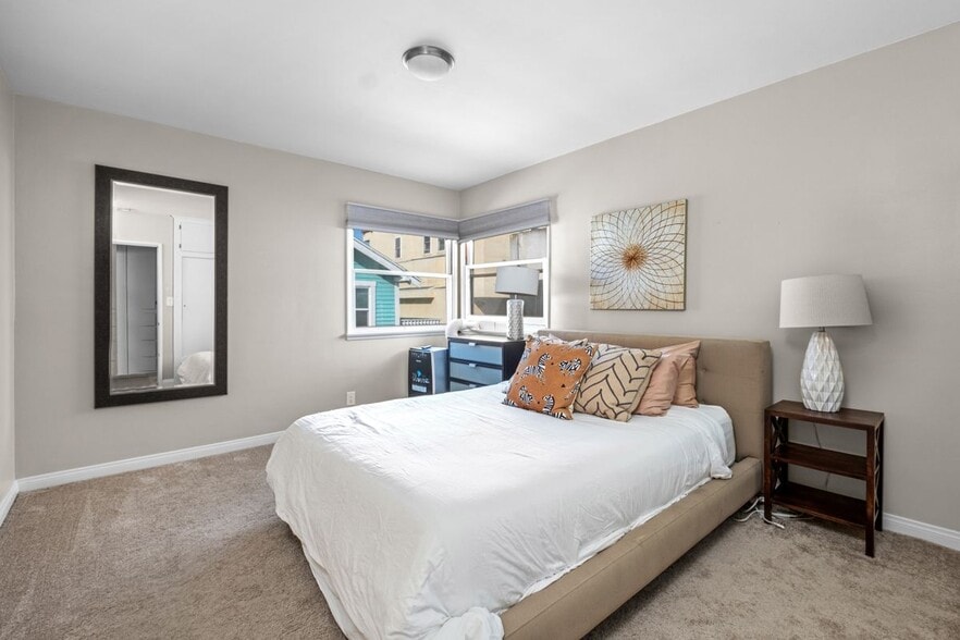 Building Photo - 58 10th Ct