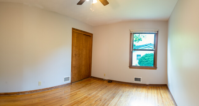 bedroom 4 - 3118 S 116th St