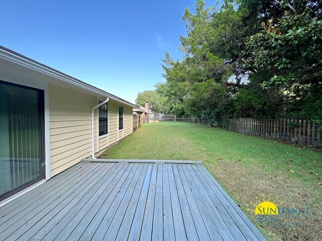 Building Photo - Great 3 bedroom family home in the heart of Destin!