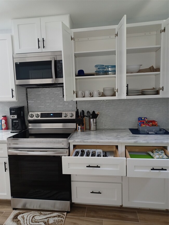 Building Photo - 5815 Schevers St