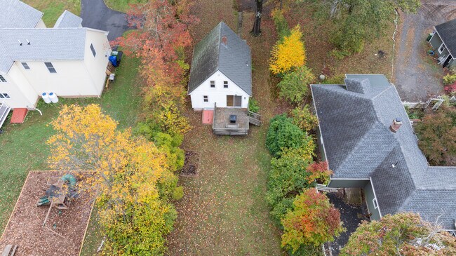 Building Photo - 215 Crystal Lake Rd