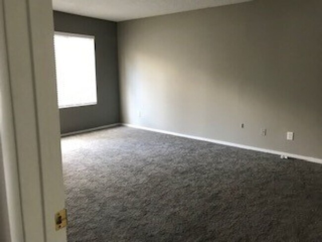 Building Photo - two bedroom two bath condo in Green Valley
