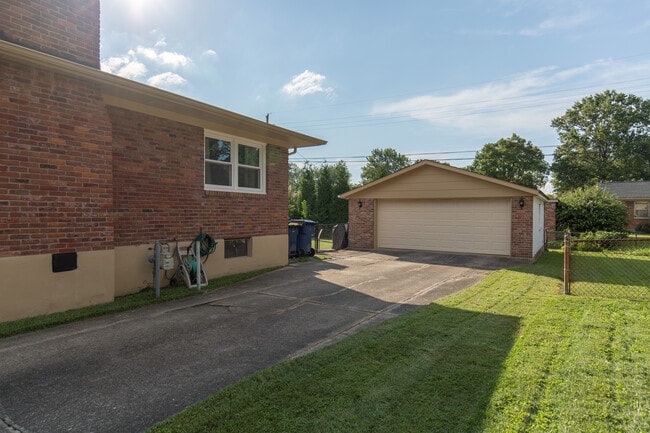 Building Photo - 4311 Kinloch Rd