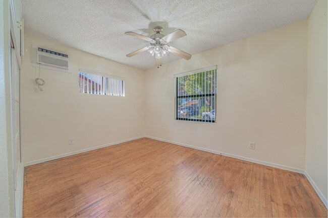 Building Photo - 1618 S Meeker Ave