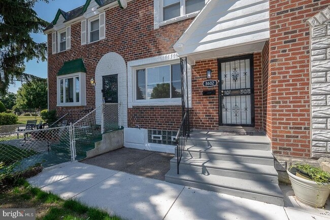 Building Photo - 8602 Rugby St
