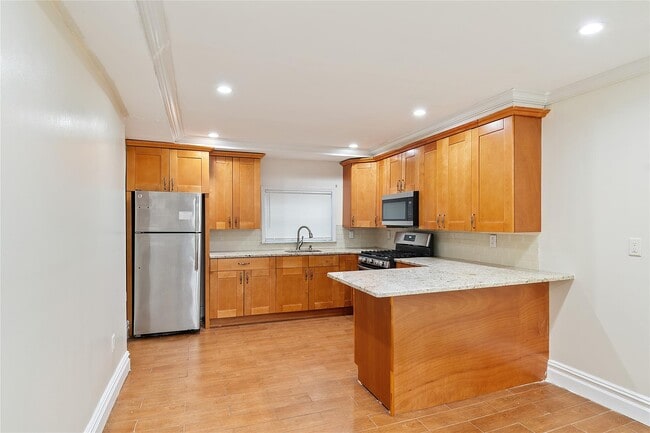 Building Photo - 4392 Carpenter Ave